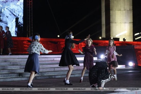 Около 20 тыс. человек стали участниками митинга-реквиема в Брестской крепости Около 20 тыс. человек стали участниками митинга-реквиема в Брестской крепости