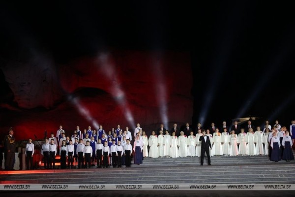 Около 20 тыс. человек стали участниками митинга-реквиема в Брестской крепости Около 20 тыс. человек стали участниками митинга-реквиема в Брестской крепости