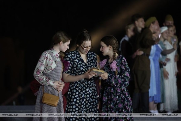 Около 20 тыс. человек стали участниками митинга-реквиема в Брестской крепости Около 20 тыс. человек стали участниками митинга-реквиема в Брестской крепости