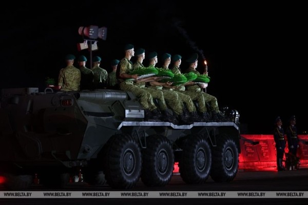 Около 20 тыс. человек стали участниками митинга-реквиема в Брестской крепости Около 20 тыс. человек стали участниками митинга-реквиема в Брестской крепости