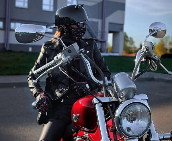 Девушка из Кобрина рассказала о своём Suzuki Intruder VS800 Девушка из Кобрина рассказала о своём Suzuki Intruder VS800