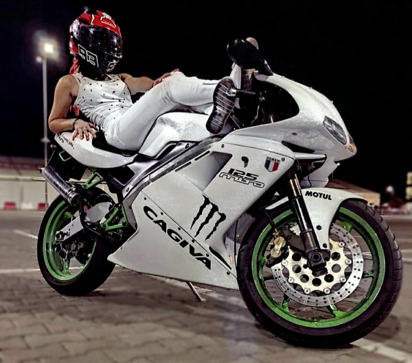 Девушка из Кобрина рассказала о своём Suzuki Intruder VS800 Девушка из Кобрина рассказала о своём Suzuki Intruder VS800