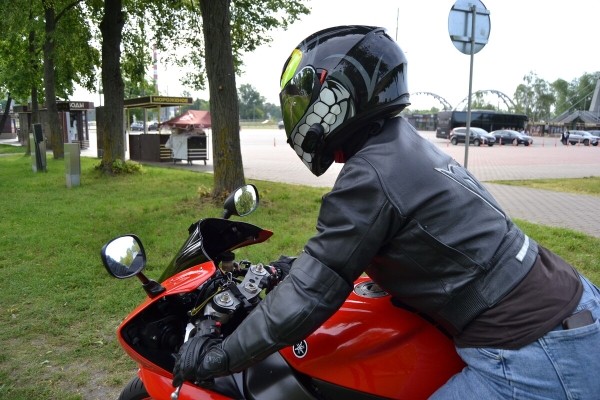 «Его многие боятся!» Многодетная мама рассекает на «суперспорте» Yamaha YZF-R1 по Бресту «Его многие боятся!» Многодетная мама рассекает на «суперспорте» Yamaha YZF-R1 по Бресту