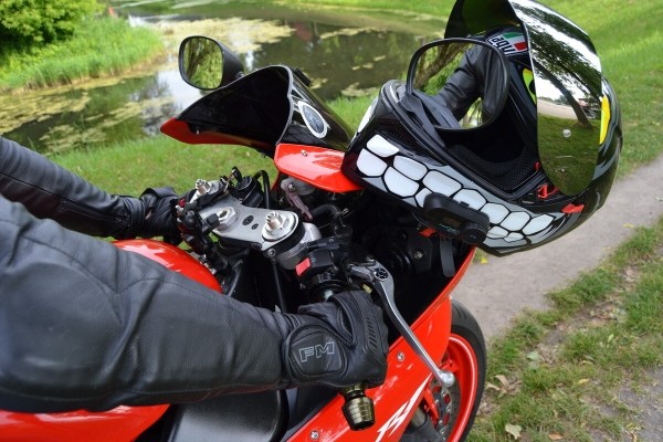 «Его многие боятся!» Многодетная мама рассекает на «суперспорте» Yamaha YZF-R1 по Бресту «Его многие боятся!» Многодетная мама рассекает на «суперспорте» Yamaha YZF-R1 по Бресту