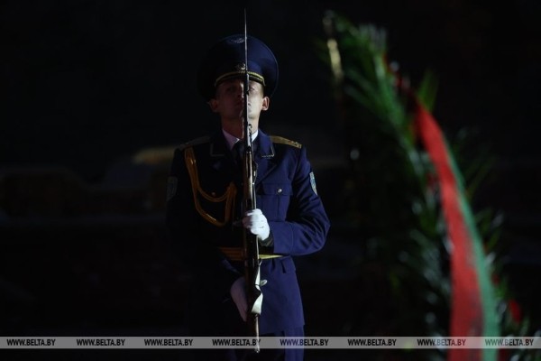 Около 20 тыс. человек стали участниками митинга-реквиема в Брестской крепости Около 20 тыс. человек стали участниками митинга-реквиема в Брестской крепости
