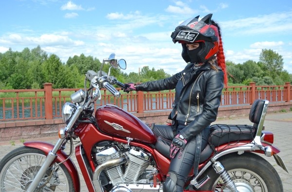 Девушка из Кобрина рассказала о своём Suzuki Intruder VS800 Девушка из Кобрина рассказала о своём Suzuki Intruder VS800