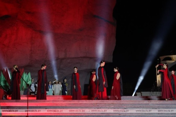 Около 20 тыс. человек стали участниками митинга-реквиема в Брестской крепости Около 20 тыс. человек стали участниками митинга-реквиема в Брестской крепости