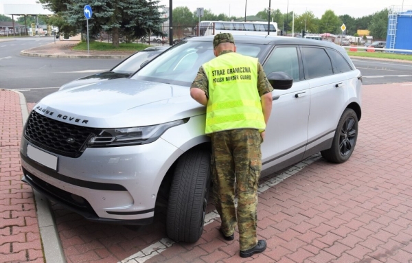 В Беларусь не смог въехать Range Rover стоимостью более $60 тысяч. В чём причина? В Беларусь не смог въехать Range Rover стоимостью более $60 тысяч. В чём причина?