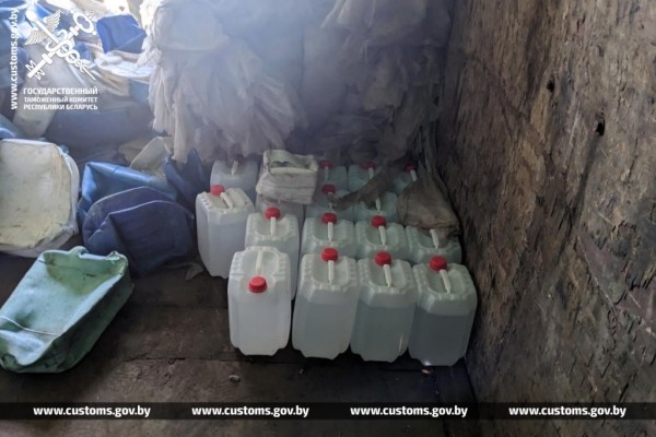 Белорусские таможенники пресекли контрабандную поставку спирта из России Белорусские таможенники пресекли контрабандную поставку спирта из России