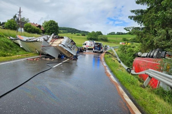 В Австрии грузовик белоруса столкнулся с другим грузовиком В Австрии грузовик белоруса столкнулся с другим грузовиком
