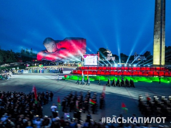 Около 20 тыс. человек стали участниками митинга-реквиема в Брестской крепости Около 20 тыс. человек стали участниками митинга-реквиема в Брестской крепости