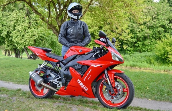 «Его многие боятся!» Многодетная мама рассекает на «суперспорте» Yamaha YZF-R1 по Бресту «Его многие боятся!» Многодетная мама рассекает на «суперспорте» Yamaha YZF-R1 по Бресту