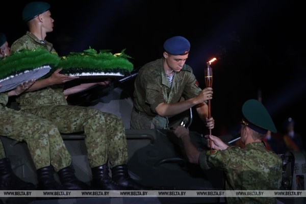 Около 20 тыс. человек стали участниками митинга-реквиема в Брестской крепости Около 20 тыс. человек стали участниками митинга-реквиема в Брестской крепости