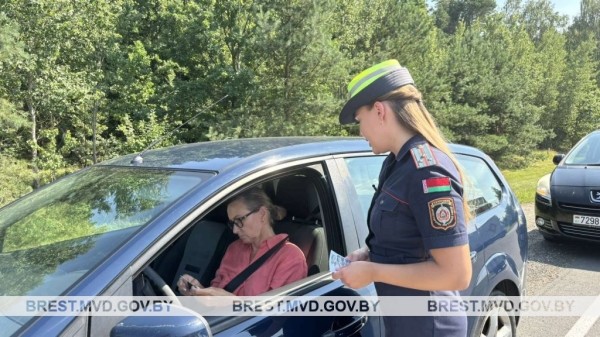 Возле Бреста ГАИ провела мониторинг дорог при помощи квадрокоптера Возле Бреста ГАИ провела мониторинг дорог при помощи квадрокоптера