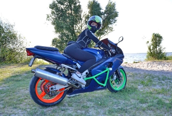 «Не изменю статус, пока не куплю спортбайк!» Жительница Брестской области о своей мечте — Suzuki GXS-R 600 «Не изменю статус, пока не куплю спортбайк!» Жительница Брестской области о своей мечте — Suzuki GXS-R 600