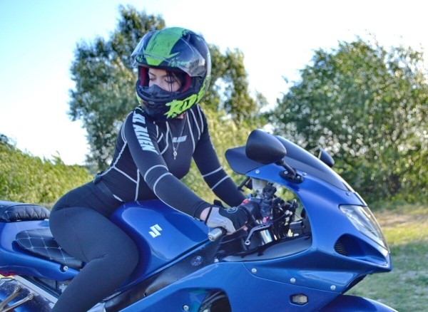 «Не изменю статус, пока не куплю спортбайк!» Жительница Брестской области о своей мечте — Suzuki GXS-R 600 «Не изменю статус, пока не куплю спортбайк!» Жительница Брестской области о своей мечте — Suzuki GXS-R 600