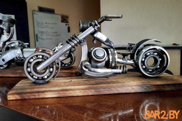 «Для кого-то мусор, а для меня материал для творчества». Необычные статуэтки из старых автозапчастей создает житель Барановичей «Для кого-то мусор, а для меня материал для творчества». Необычные статуэтки из старых автозапчастей создает житель Барановичей