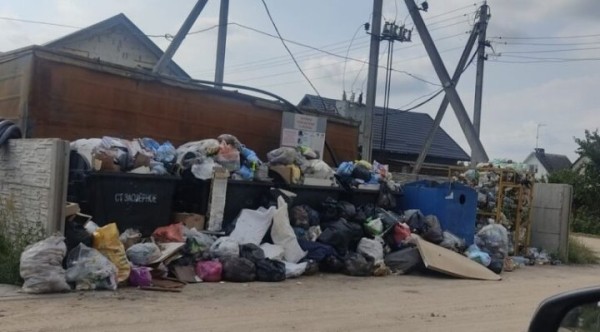 Жители Брестского района жалуются на несвоевременный вывоз мусора Жители Брестского района жалуются на несвоевременный вывоз мусора