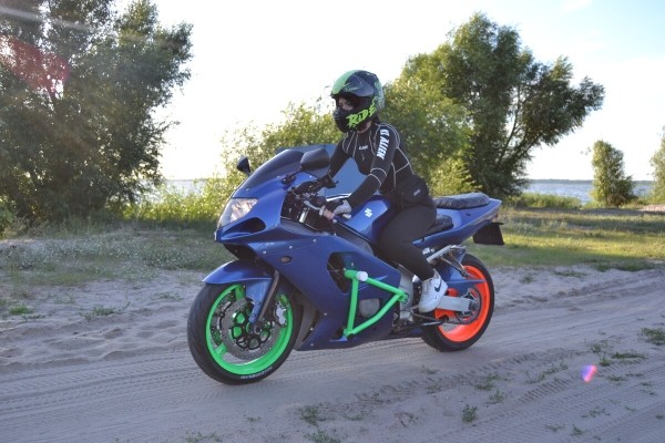 «Не изменю статус, пока не куплю спортбайк!» Жительница Брестской области о своей мечте — Suzuki GXS-R 600 «Не изменю статус, пока не куплю спортбайк!» Жительница Брестской области о своей мечте — Suzuki GXS-R 600