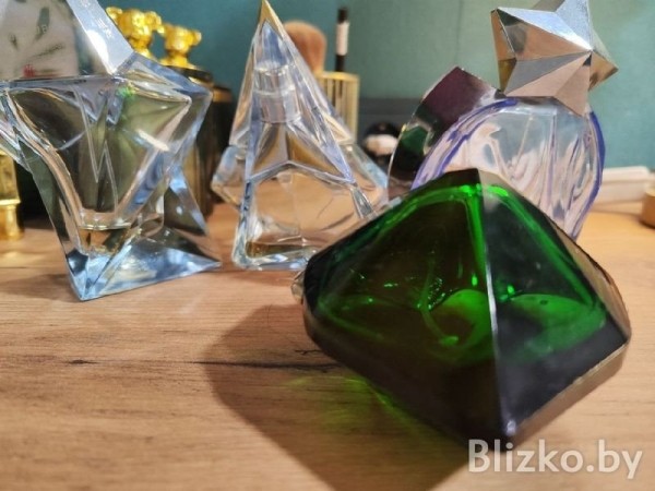 Белоруска ушла в парфюмерный «запой» и собрала коллекцию духов из 350 флаконов. Как ей удалось это сделать Белоруска ушла в парфюмерный «запой» и собрала коллекцию духов из 350 флаконов. Как ей удалось это сделать