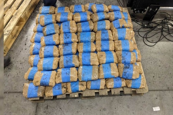 Пятерых граждан Беларуси и Польши задержали брестские сотрудники наркоконтроля и таможни Пятерых граждан Беларуси и Польши задержали брестские сотрудники наркоконтроля и таможни