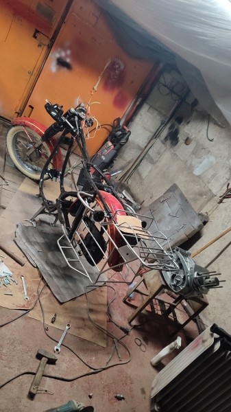 Сделал Jawa необычной! Посмотрите, в какой интересный проект белорус превратил чехословацкий мотоцикл Сделал Jawa необычной! Посмотрите, в какой интересный проект белорус превратил чехословацкий мотоцикл