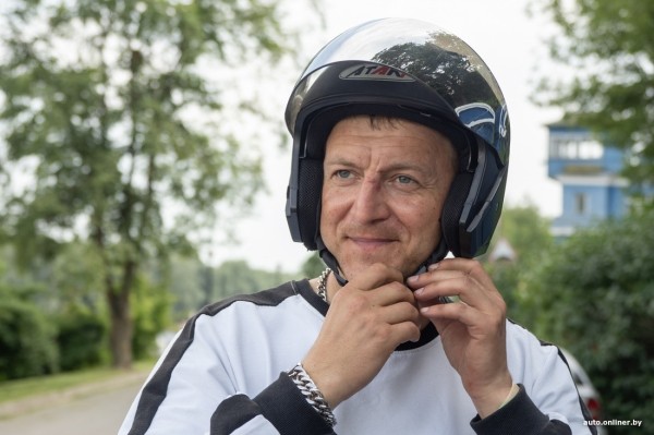 Права категории А получил только в 36 лет: как белорус зарабатывает на мототакси Права категории А получил только в 36 лет: как белорус зарабатывает на мототакси