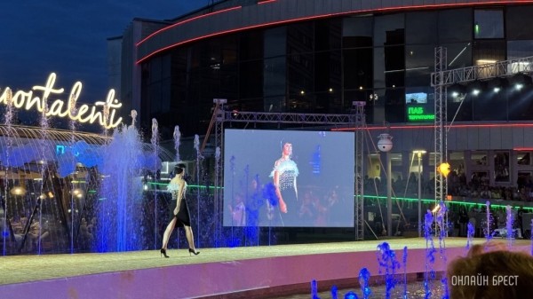 Фаер-шоу и фестиваль моды на улице Советской в Бресте Фаер-шоу и фестиваль моды на улице Советской в Бресте