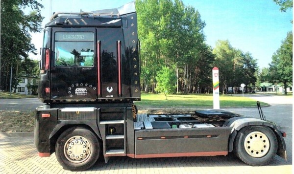 В Беларусь въезжал тягач с поддельным техпаспортом. Пограничников смутило не только это В Беларусь въезжал тягач с поддельным техпаспортом. Пограничников смутило не только это