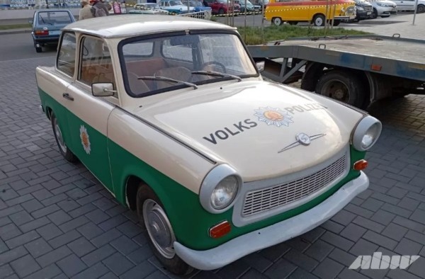 Был катафалком, а стал звездой кино: история «Баркаса-1000» и других ретроавто коллекционера из Жабинки Был катафалком, а стал звездой кино: история «Баркаса-1000» и других ретроавто коллекционера из Жабинки