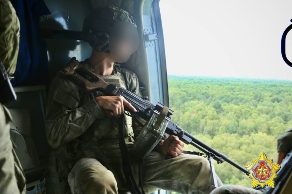 Ночное десантирование на Брестском полигоне. Смотрите фото Ночное десантирование на Брестском полигоне. Смотрите фото