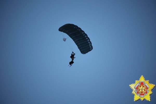 Ночное десантирование на Брестском полигоне. Смотрите фото Ночное десантирование на Брестском полигоне. Смотрите фото