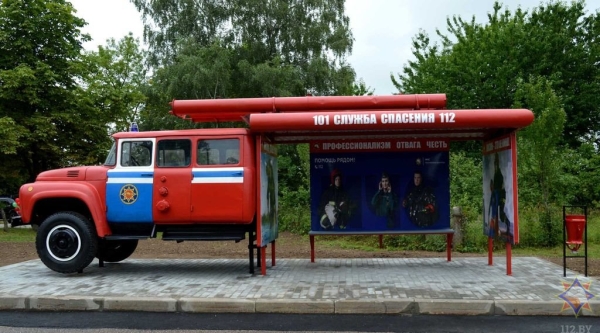 В Новогрудке сделали остановку из автомобиля МЧС В Новогрудке сделали остановку из автомобиля МЧС