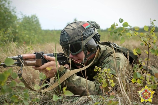 Ночное десантирование на Брестском полигоне. Смотрите фото Ночное десантирование на Брестском полигоне. Смотрите фото