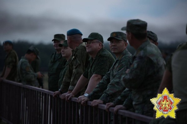 Ночное десантирование на Брестском полигоне. Смотрите фото Ночное десантирование на Брестском полигоне. Смотрите фото