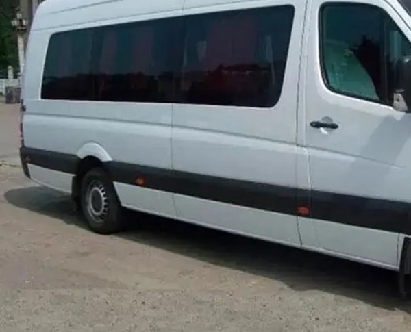 Водитель заставил девушку выкинуть коктейль, иначе не пускал в маршрутку. Это законно? Водитель заставил девушку выкинуть коктейль, иначе не пускал в маршрутку. Это законно?