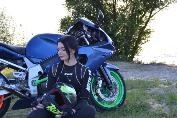 «Не изменю статус, пока не куплю спортбайк!» Жительница Брестской области о своей мечте — Suzuki GXS-R 600 «Не изменю статус, пока не куплю спортбайк!» Жительница Брестской области о своей мечте — Suzuki GXS-R 600
