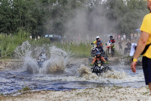 Под Брестом проходит джип-фестиваль. Фоторепортаж Под Брестом проходит джип-фестиваль. Фоторепортаж