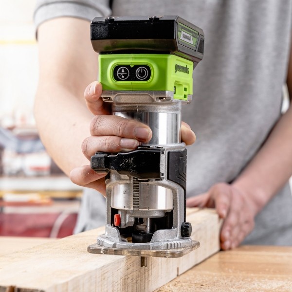 Новые горизонты точности и универсальности: аккумуляторные кромочный фрезер и реноватор Greenworks