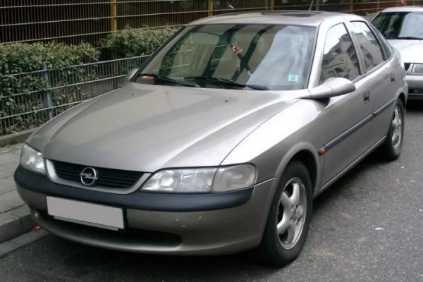 В Беларуси должница хотела спасти Opel от ареста и устроила погоню В Беларуси должница хотела спасти Opel от ареста и устроила погоню