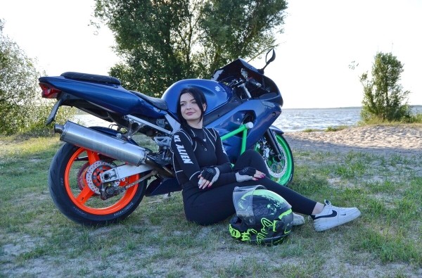 «Не изменю статус, пока не куплю спортбайк!» Жительница Брестской области о своей мечте — Suzuki GXS-R 600 «Не изменю статус, пока не куплю спортбайк!» Жительница Брестской области о своей мечте — Suzuki GXS-R 600