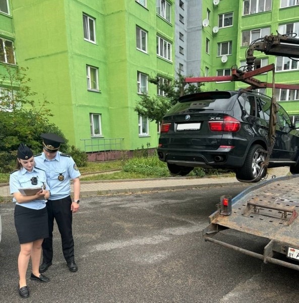 Белорус не желал погашать долги. Что стало с его BMW? Белорус не желал погашать долги. Что стало с его BMW?