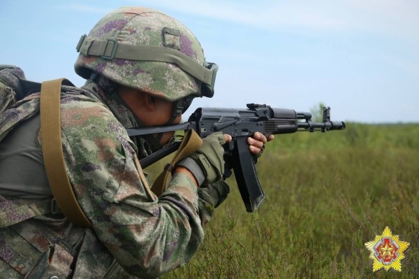 Ночное десантирование на Брестском полигоне. Смотрите фото Ночное десантирование на Брестском полигоне. Смотрите фото