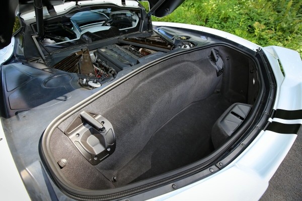 «На светофорах бывает стыдно!». Белорус о спорткаре за $150 000 «На светофорах бывает стыдно!». Белорус о спорткаре за $150 000