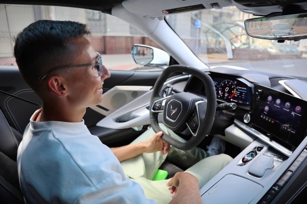 «На светофорах бывает стыдно!». Белорус о спорткаре за $150 000 «На светофорах бывает стыдно!». Белорус о спорткаре за $150 000