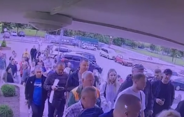 Белорус задержан за «вброс» об очередях в ГАИ на регистрацию Белорус задержан за «вброс» об очередях в ГАИ на регистрацию