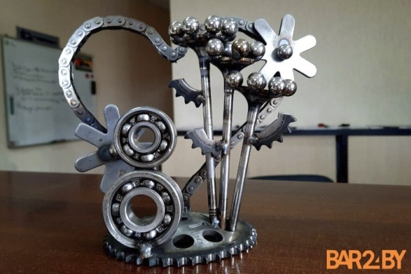 «Для кого-то мусор, а для меня материал для творчества». Необычные статуэтки из старых автозапчастей создает житель Барановичей «Для кого-то мусор, а для меня материал для творчества». Необычные статуэтки из старых автозапчастей создает житель Барановичей