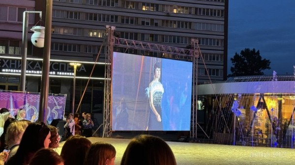 Фаер-шоу и фестиваль моды на улице Советской в Бресте Фаер-шоу и фестиваль моды на улице Советской в Бресте