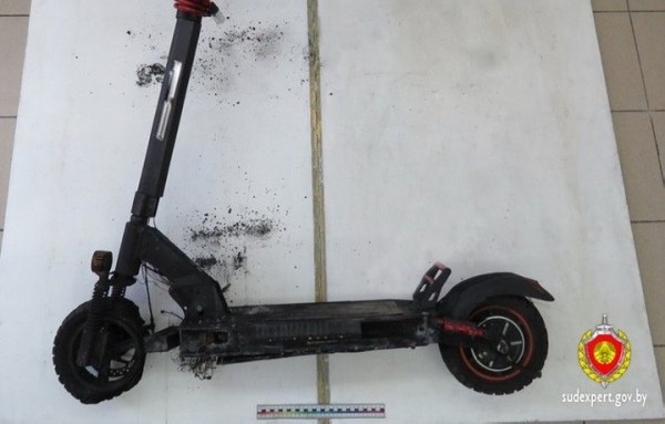 В одной из столичных квартир в ночное время загорелся электросамокат В одной из столичных квартир в ночное время загорелся электросамокат