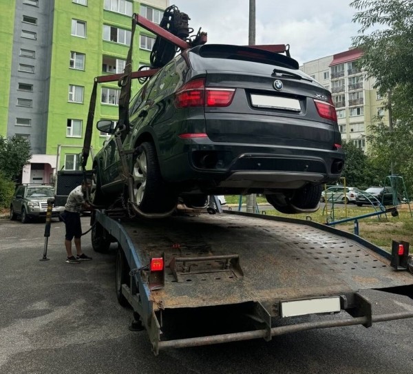 Белорус не желал погашать долги. Что стало с его BMW? Белорус не желал погашать долги. Что стало с его BMW?